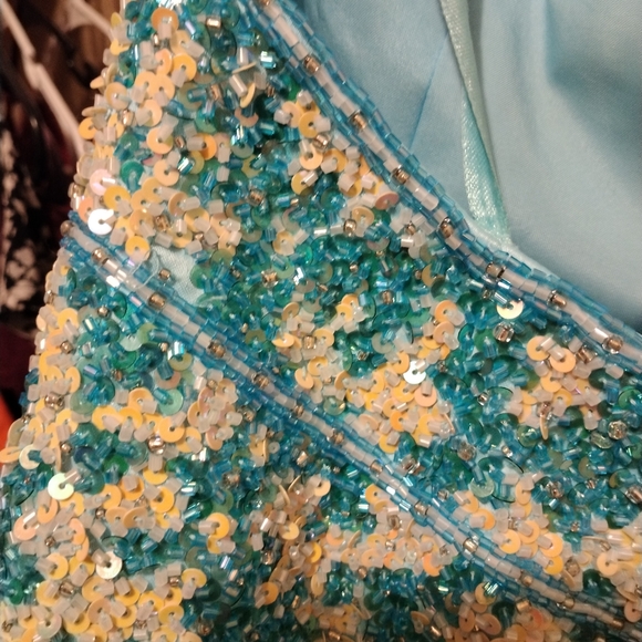 Beautiful Prom Formal Dress - Picture 4 of 7